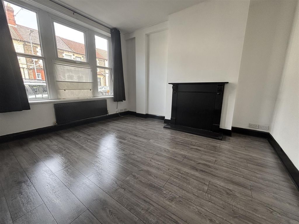 Property photo 1 of 12 Living Room