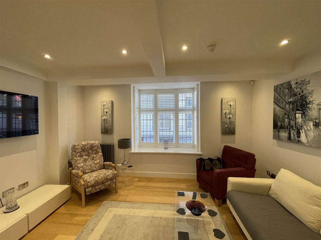 Property photo 3 of 13 Lounge.Jpg