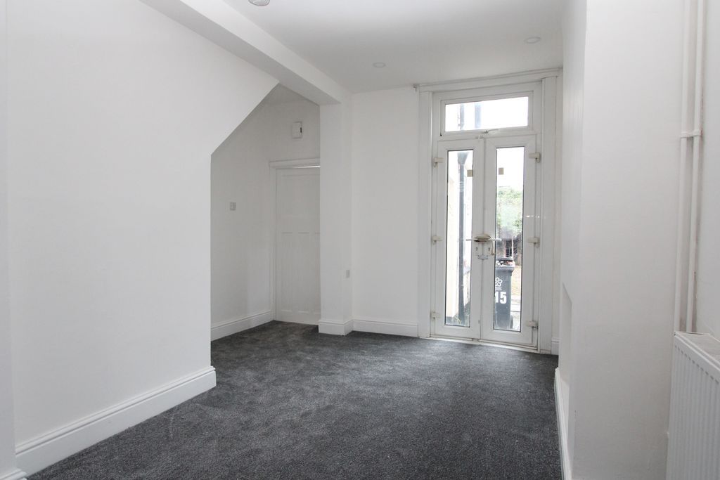 Property photo 3 of 10 Photo 3