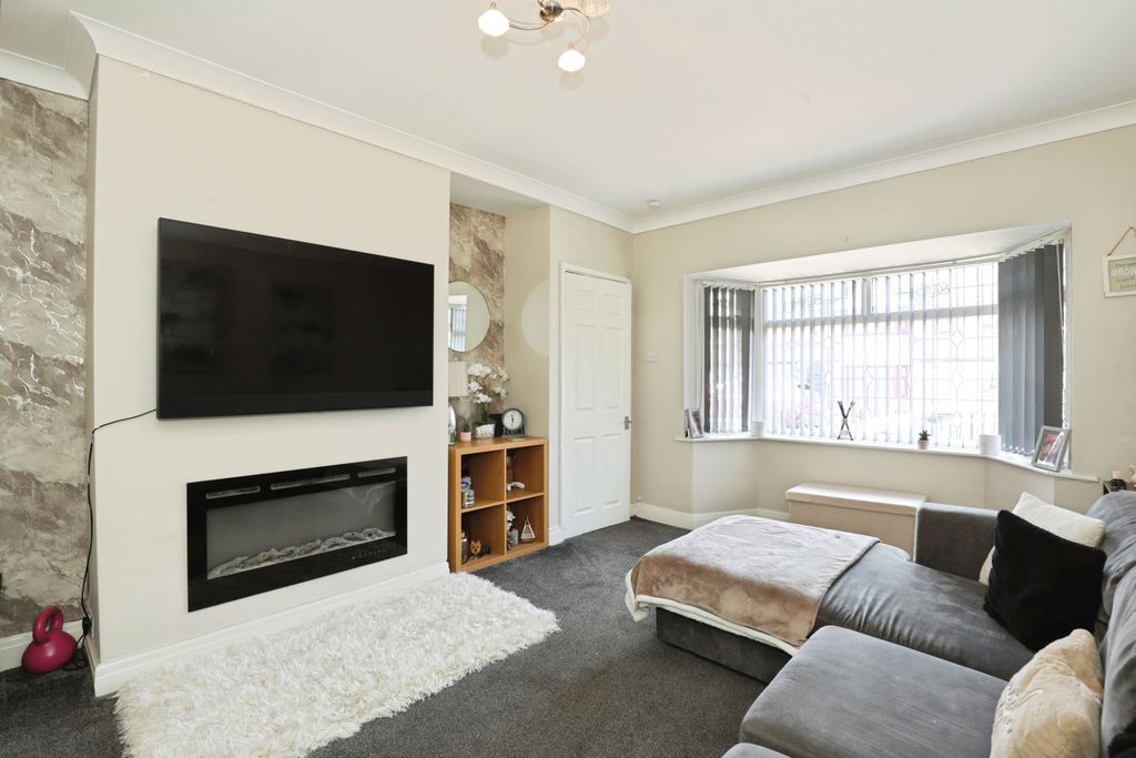 Property photo 2 of 18 Lounge