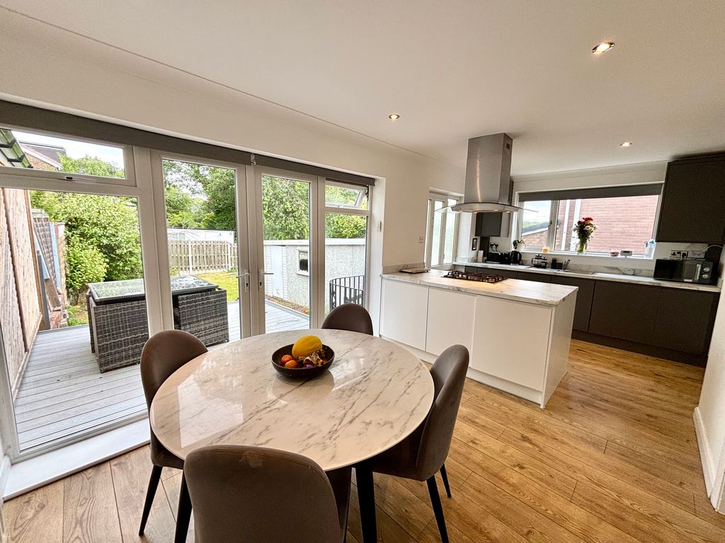 Property photo 2 of 15 Dining Kitchen