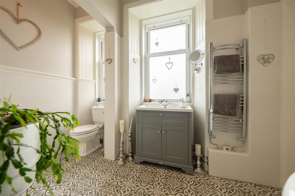 Additional image 32 of 4 bed flat for saleGlasgow Road, Perth PH2