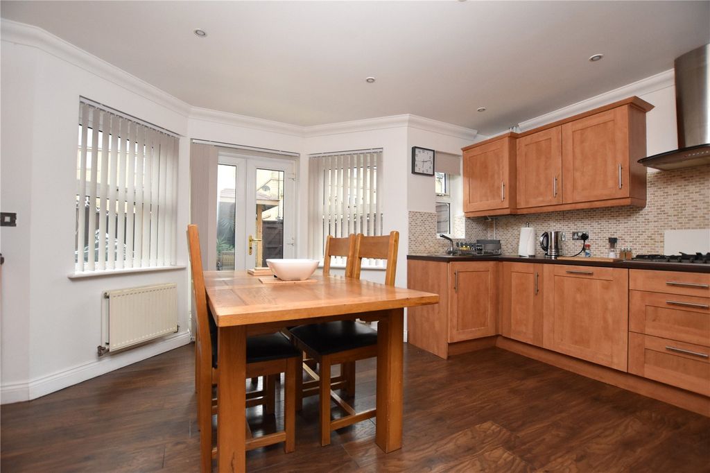 Property photo 2 of 23 Picture No. 18