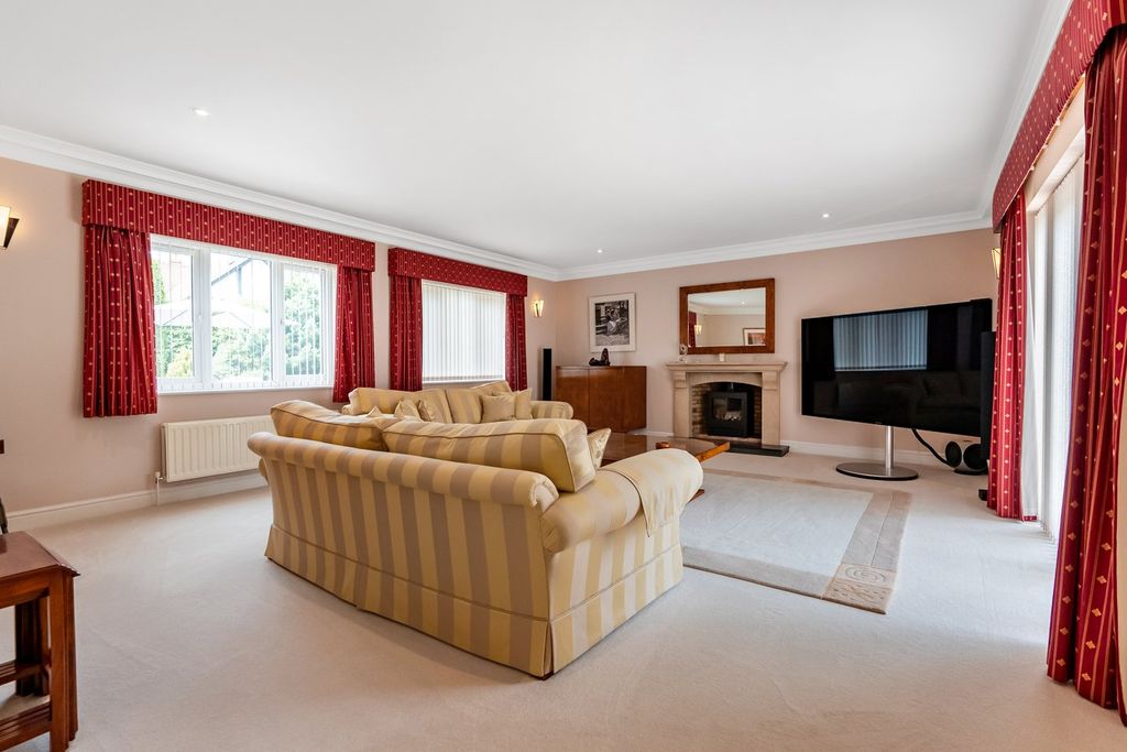 Property photo 2 of 37