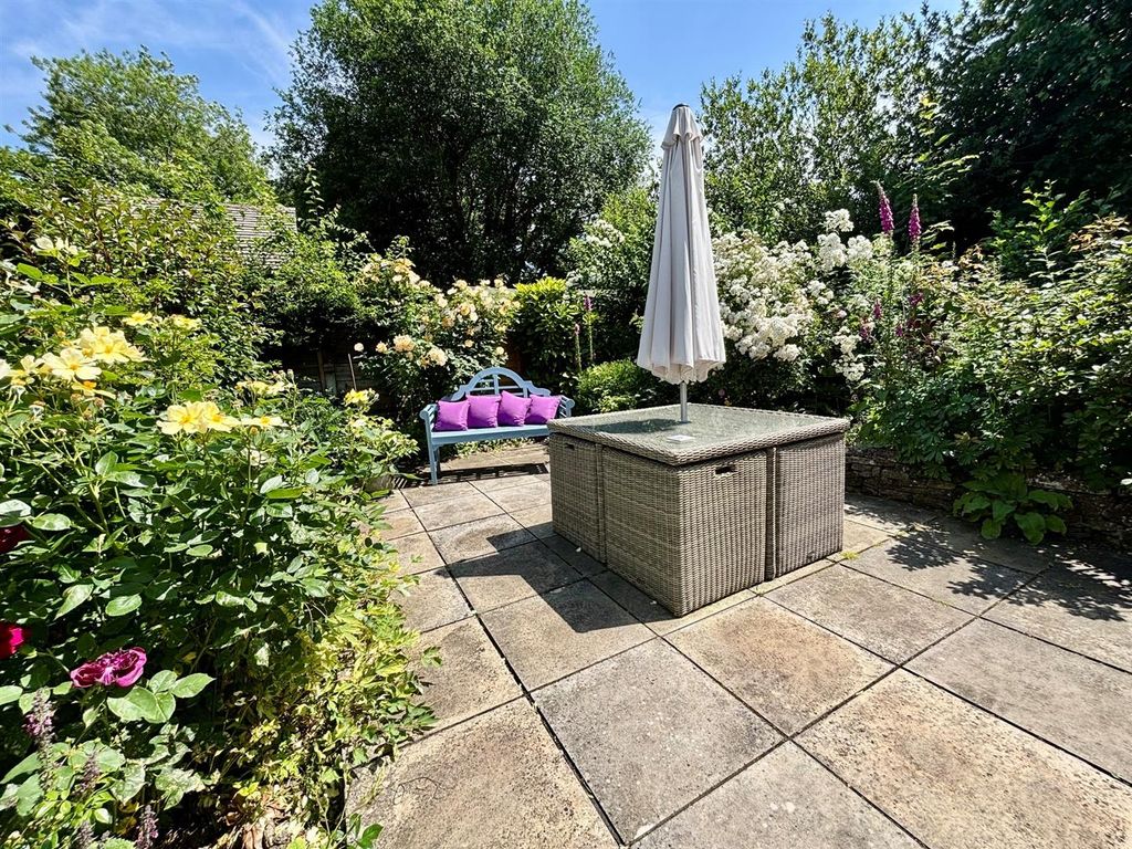 Property photo 2 of 21