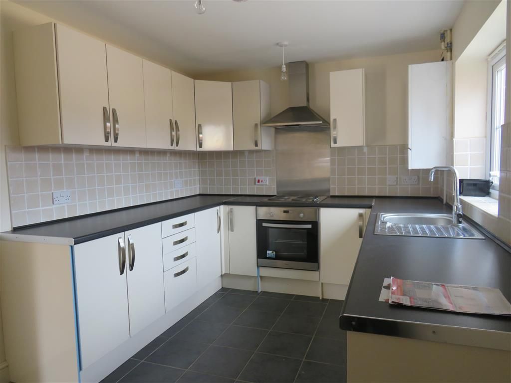 Property photo 2 of 7 Kitchen
