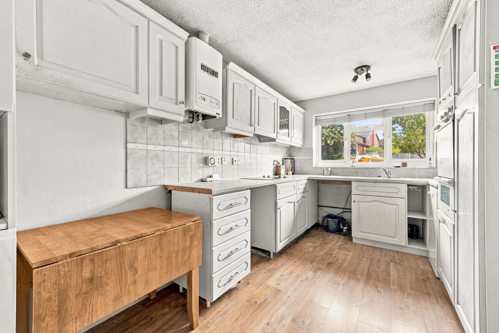 Property photo 3 of 16 Kitchen