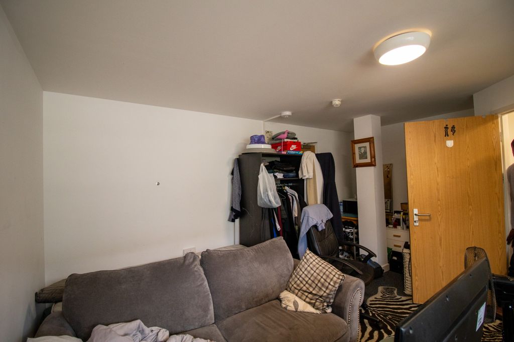 Property photo 2 of 9 Lounge