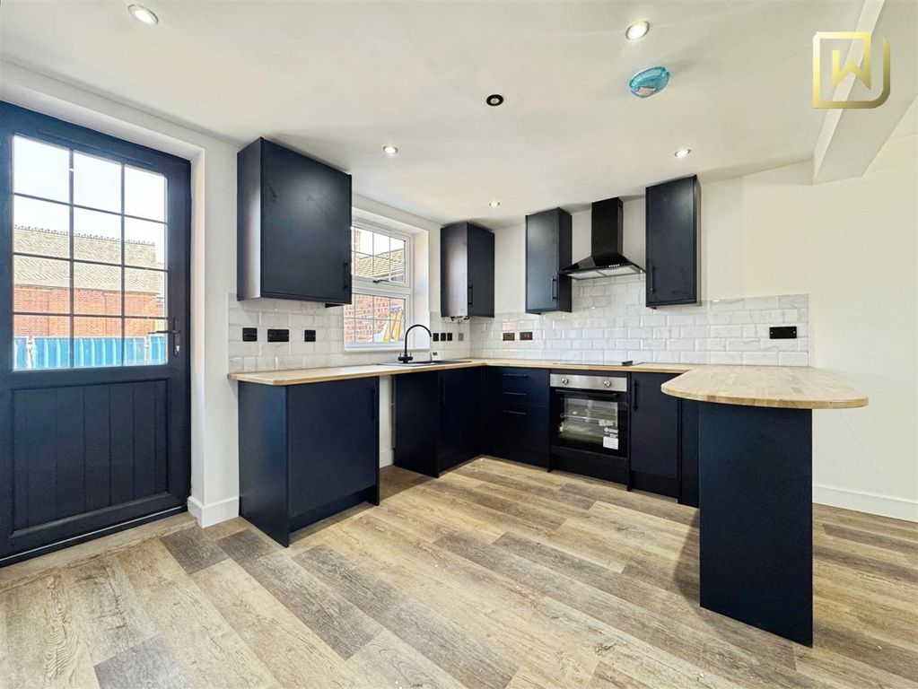 Property photo 3 of 22 Kitchen