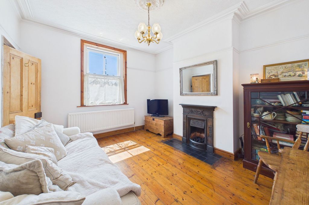 Property photo 2 of 30