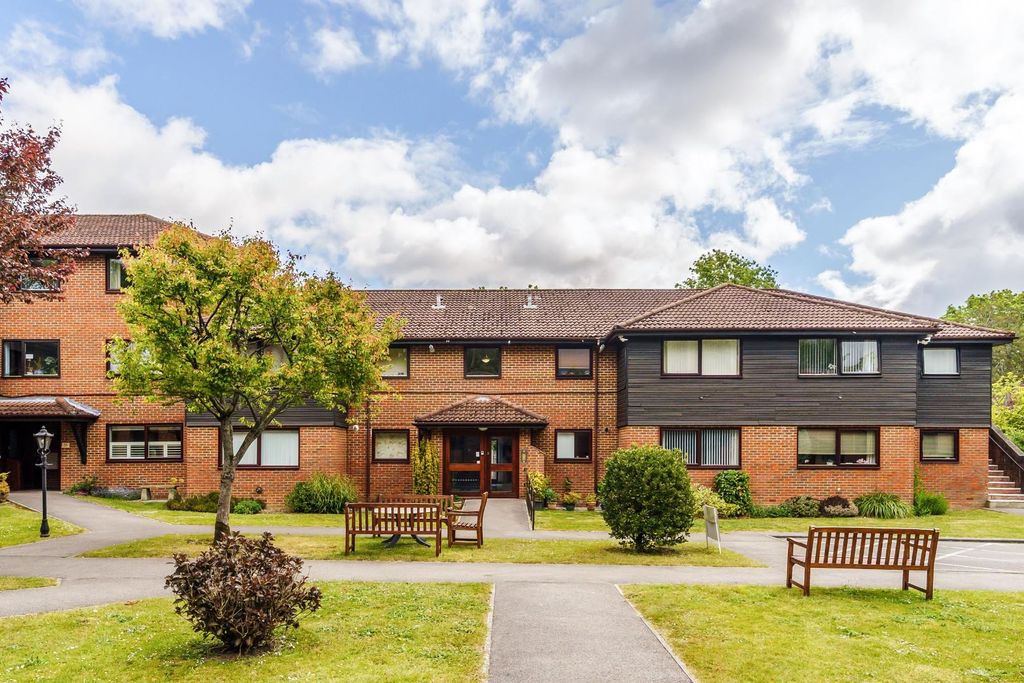 Property photo 1 of 13 Heathside Court