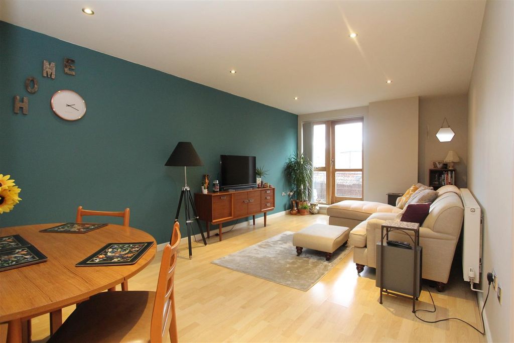 Property photo 1 of 9 Stylish Open Living Space With Feature Wall...