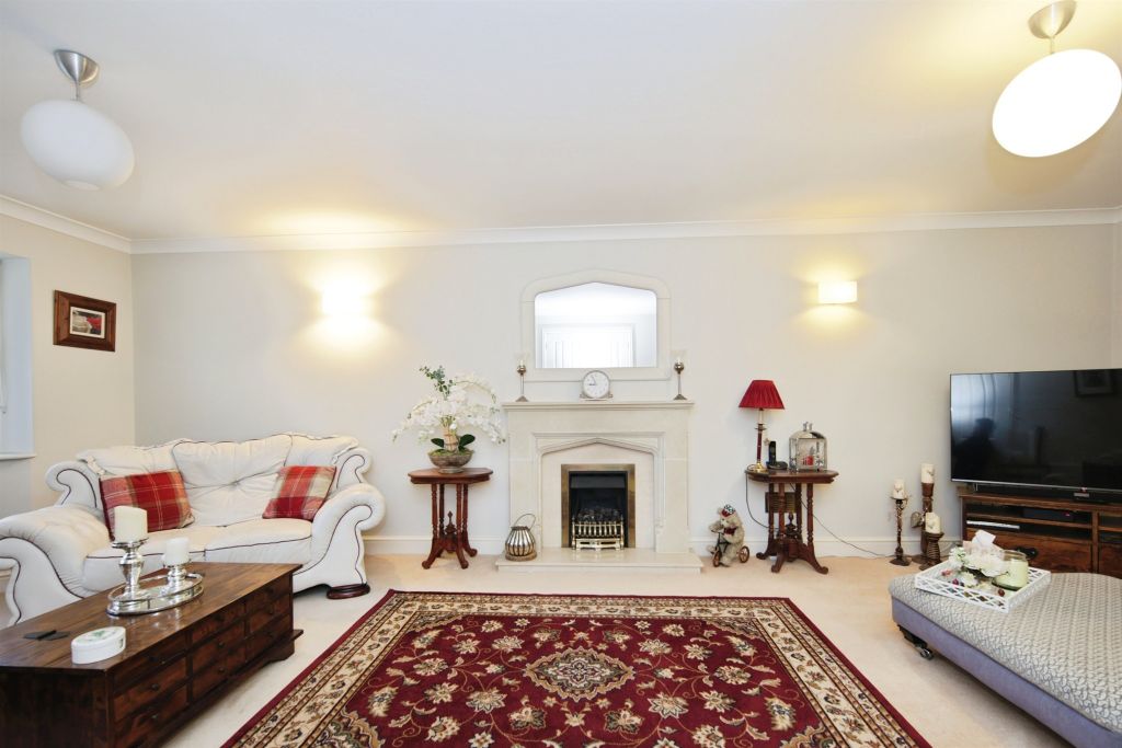 Property photo 2 of 22