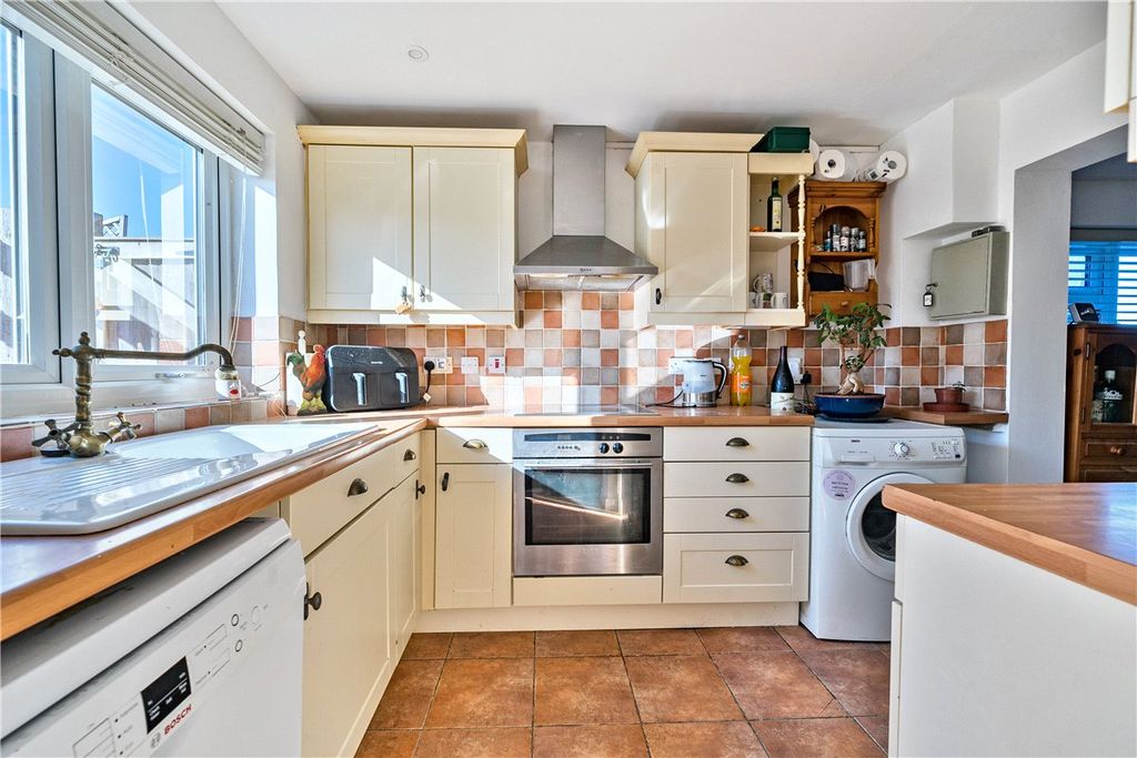 Property photo 2 of 22 Picture No. 15