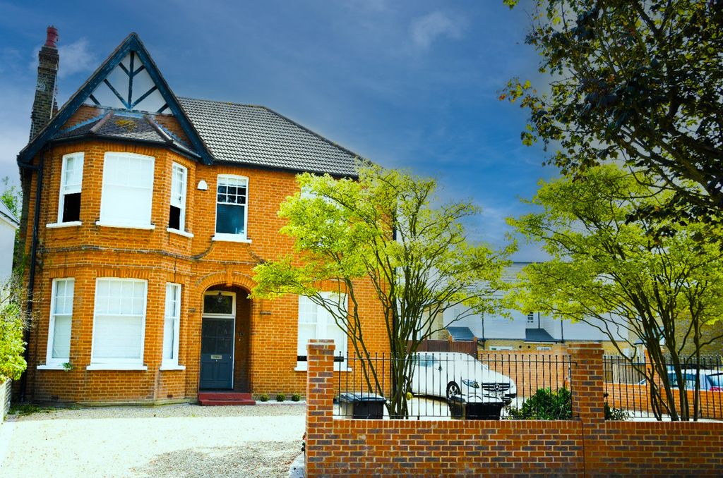 Property photo 2 of 23