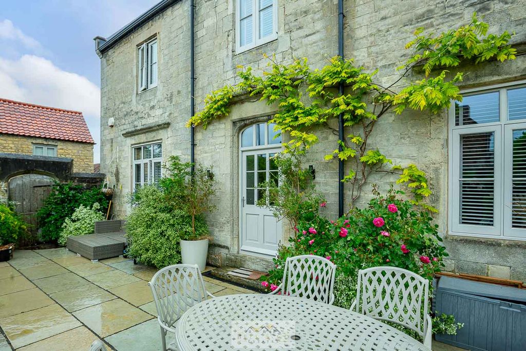 Property photo 1 of 38 Back Garden 1.2