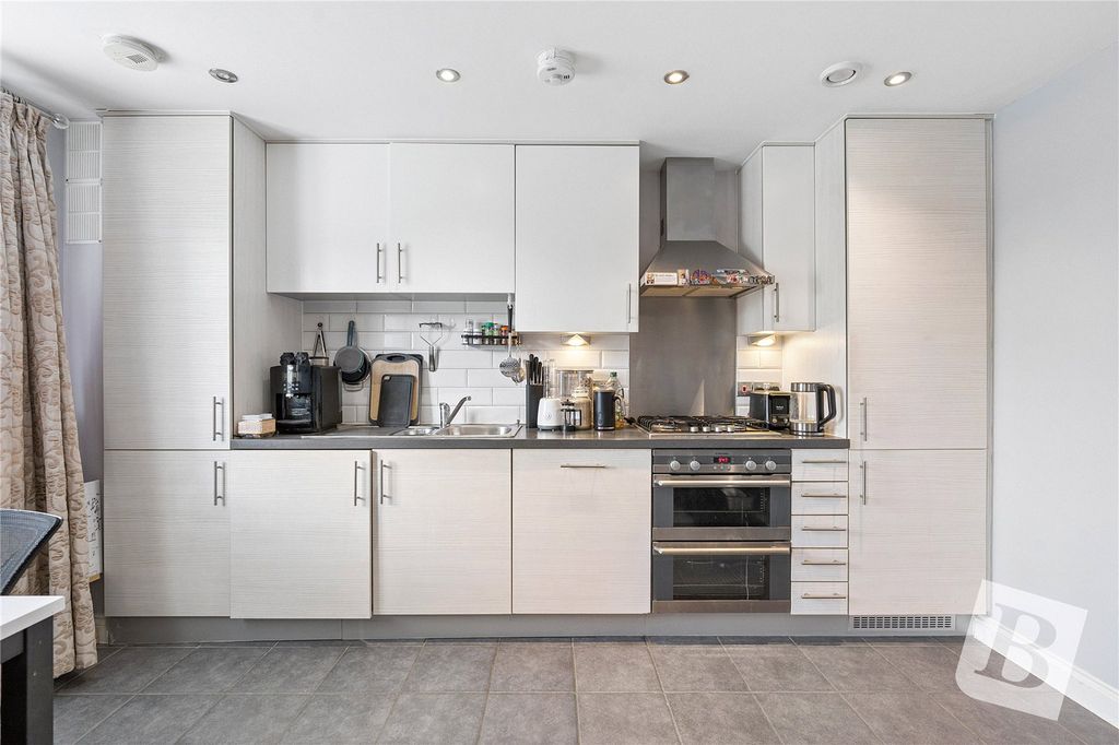 Property photo 3 of 10 Kitchen Area