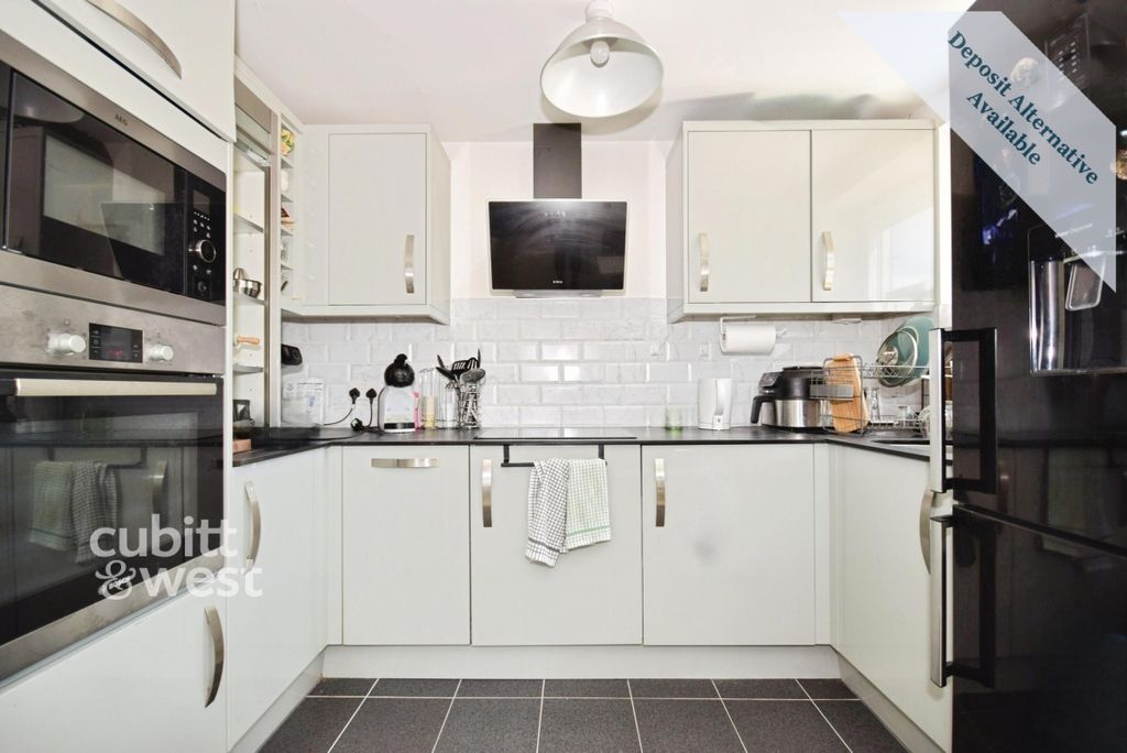 Property photo 2 of 12 Kitchen