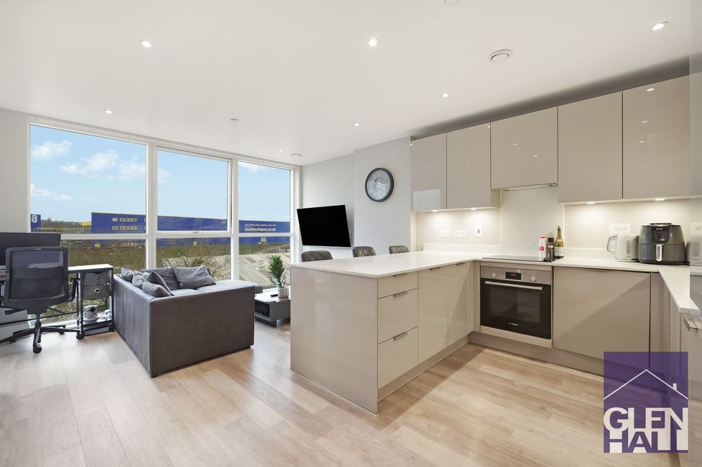 Property photo 3 of 11