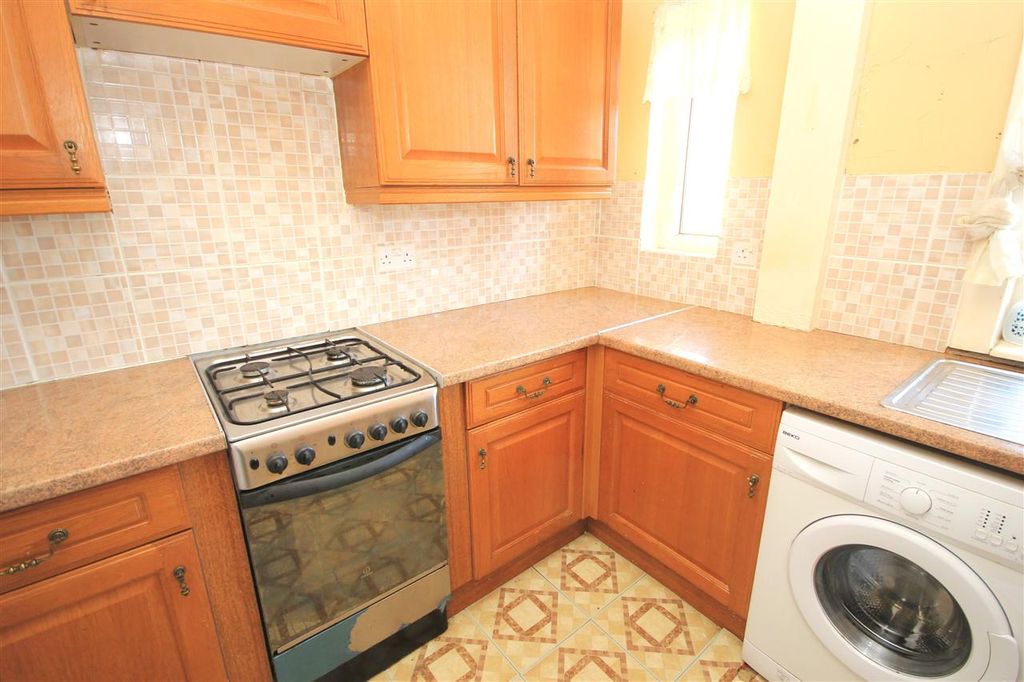 Property photo 3 of 6 Kitchen