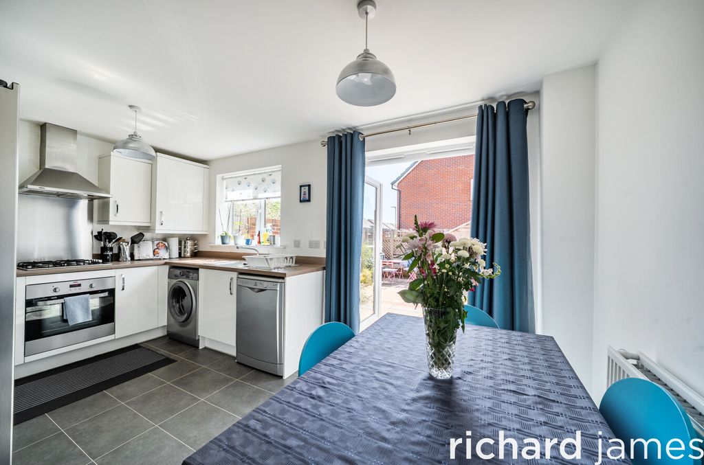 Property photo 3 of 14 4d824c9Ea9634Aa9Aa78Ed5B786F61A5