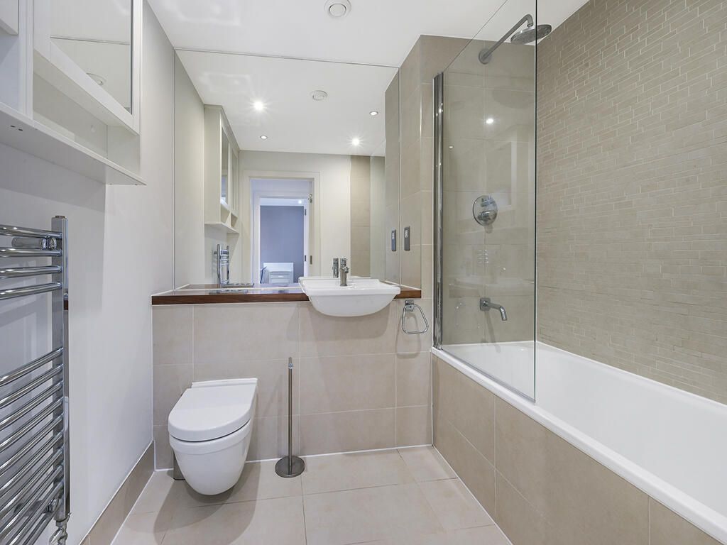 Property photo 3 of 9 Bathroom