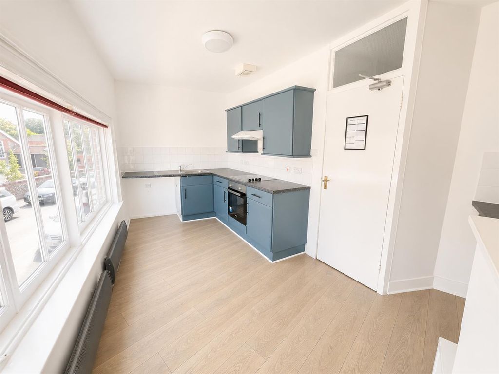 Property photo 2 of 5 Aeeadd6c-3875-42cc-827E-5E1Fab298553.Png