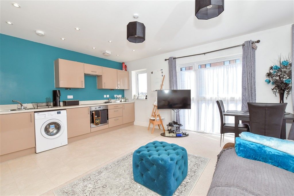 Property photo 2 of 7 Lounge/ Kitchen