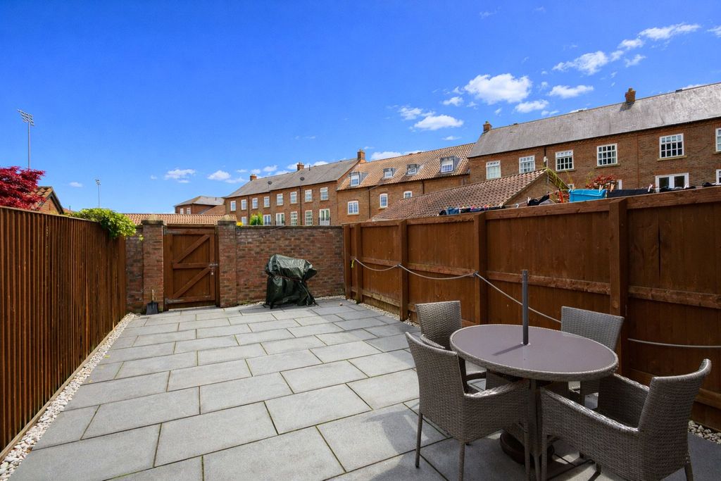 Property photo 3 of 20 Photos