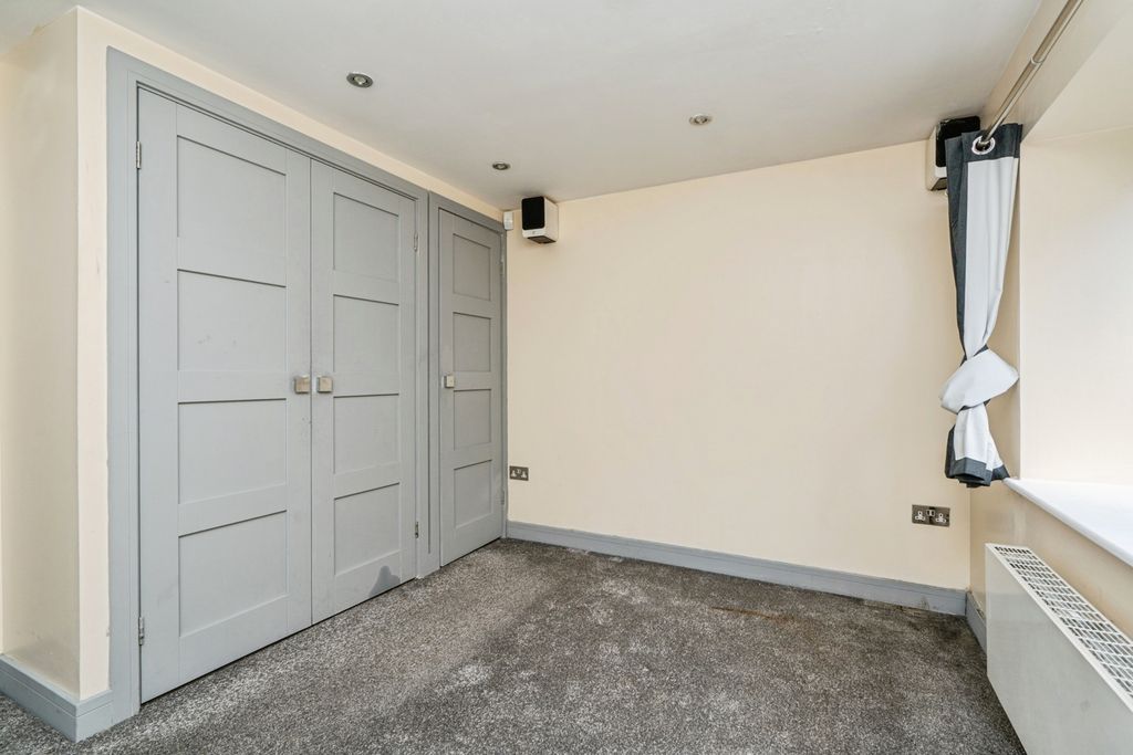 Property photo 3 of 23 Pbox-Img.Jpg