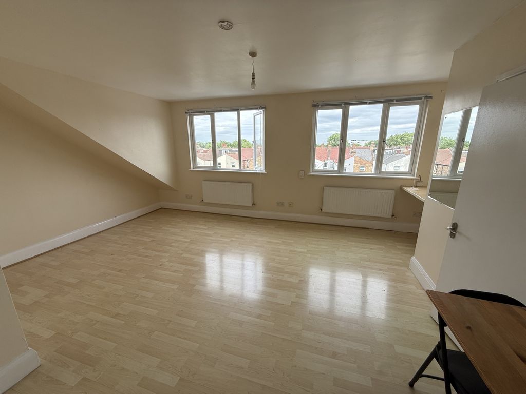 Property photo 3 of 5 Gallery