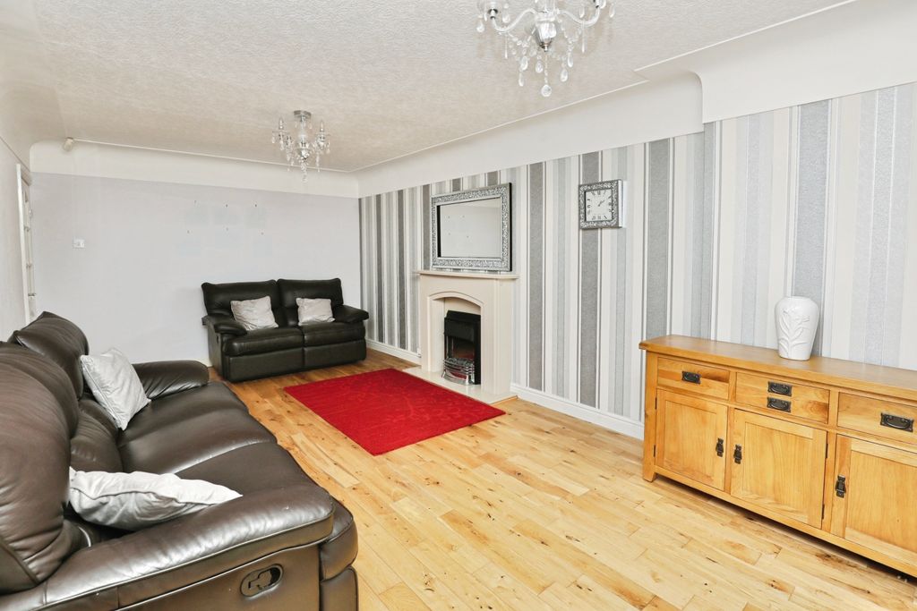 Property photo 2 of 15 Lounge