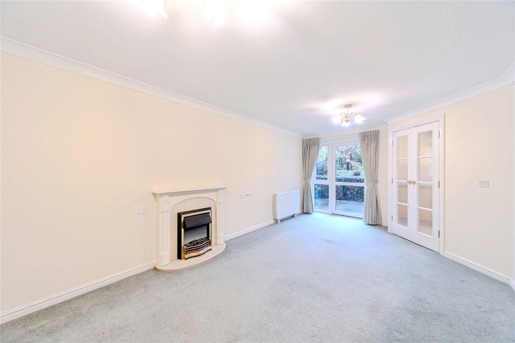 Property photo 1 of 13 Living Room