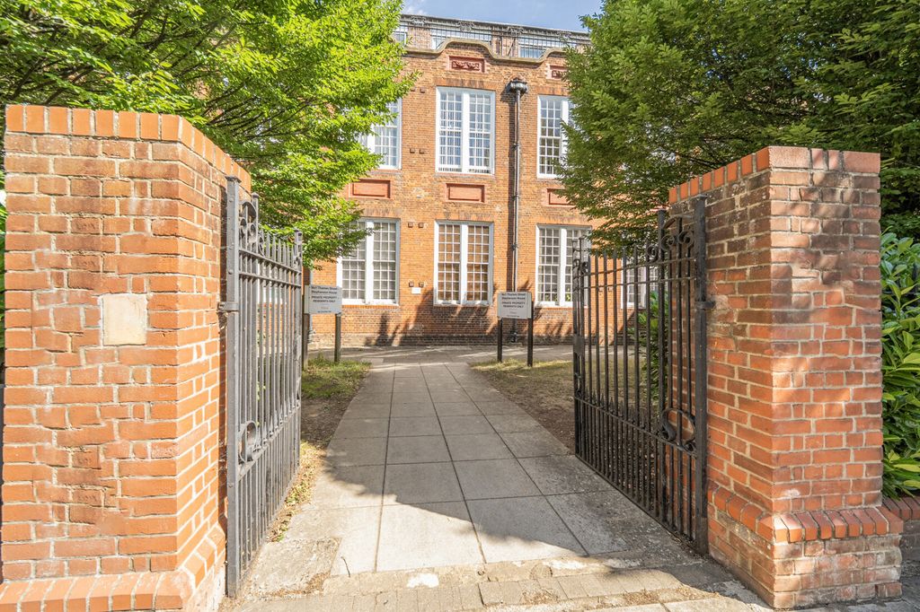 Property photo 1 of 17 External