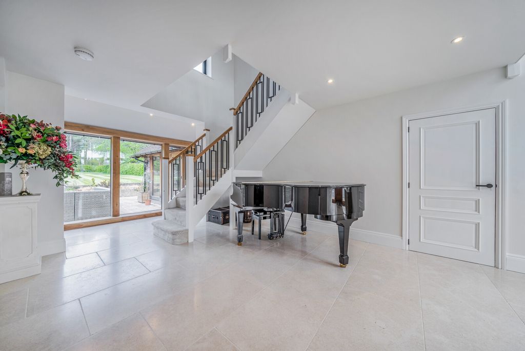 Property photo 3 of 37 1446901-9-69E0E24...