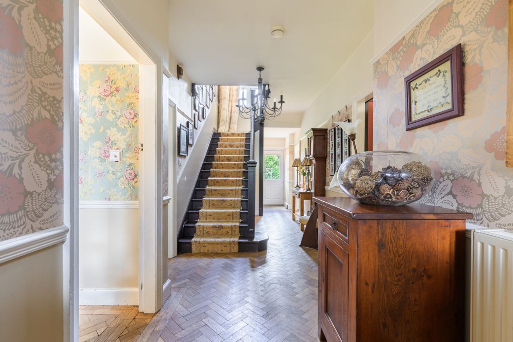 Property photo 2 of 37