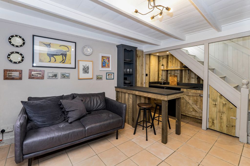 Property photo 2 of 20 Pbox-Img.Jpg