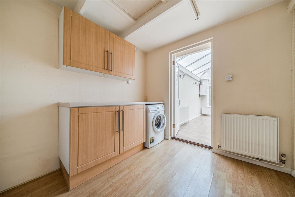 Property photo 3 of 18 1383526-15-691Db184498F9.Jpg