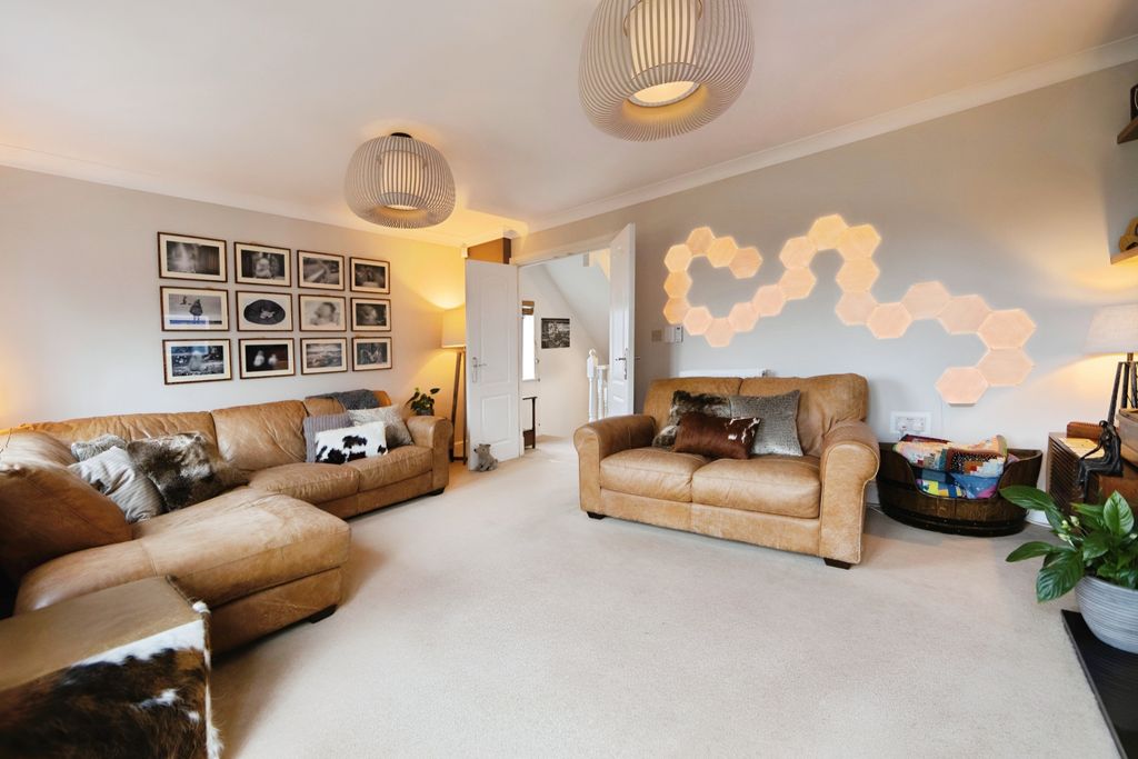 Property photo 3 of 15 758A969d-8B863Bd9-3730-48c1-Af08-5cc89012B9A9