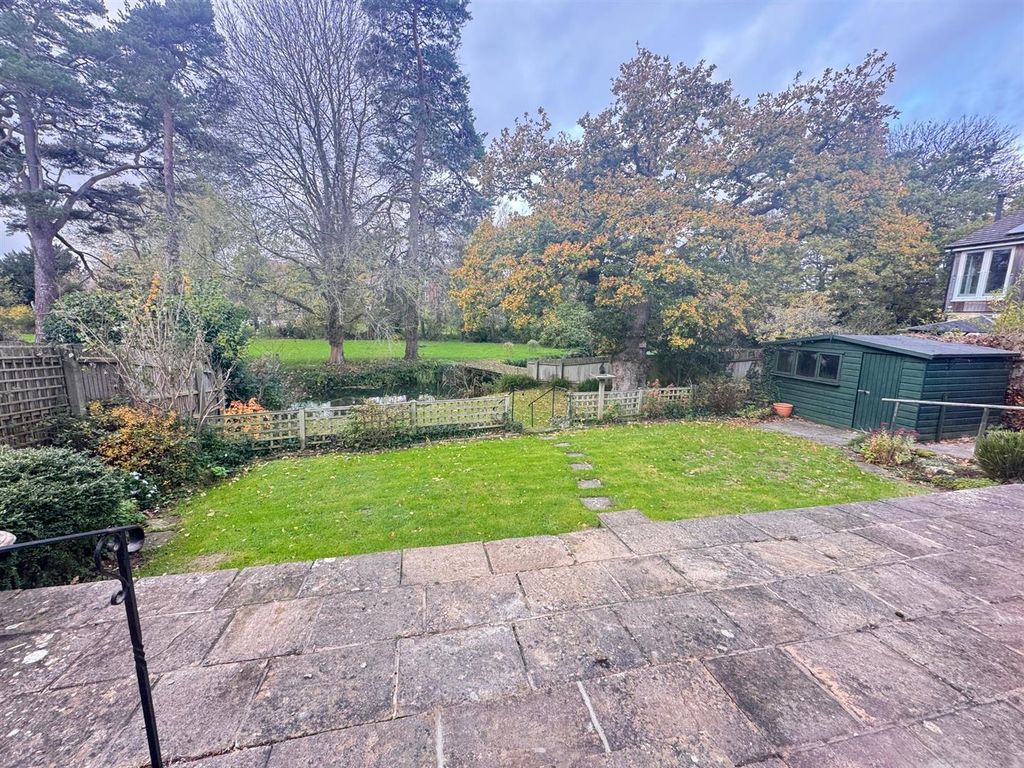 Property photo 2 of 9 Garden