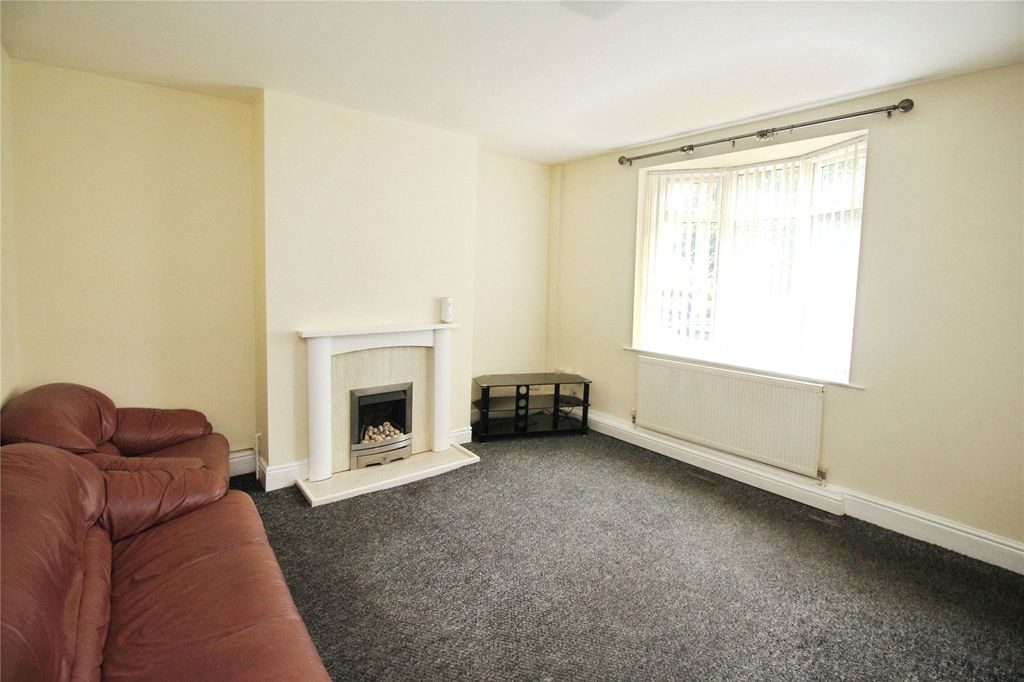 Property photo 3 of 11 Lounge