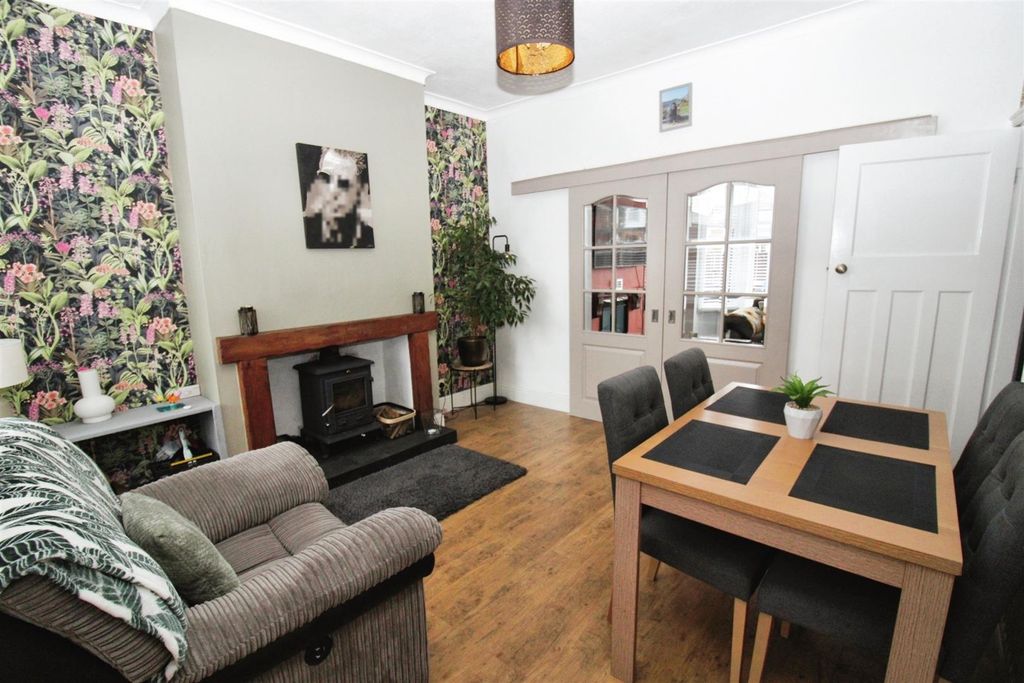 Property photo 1 of 17 Dining Room