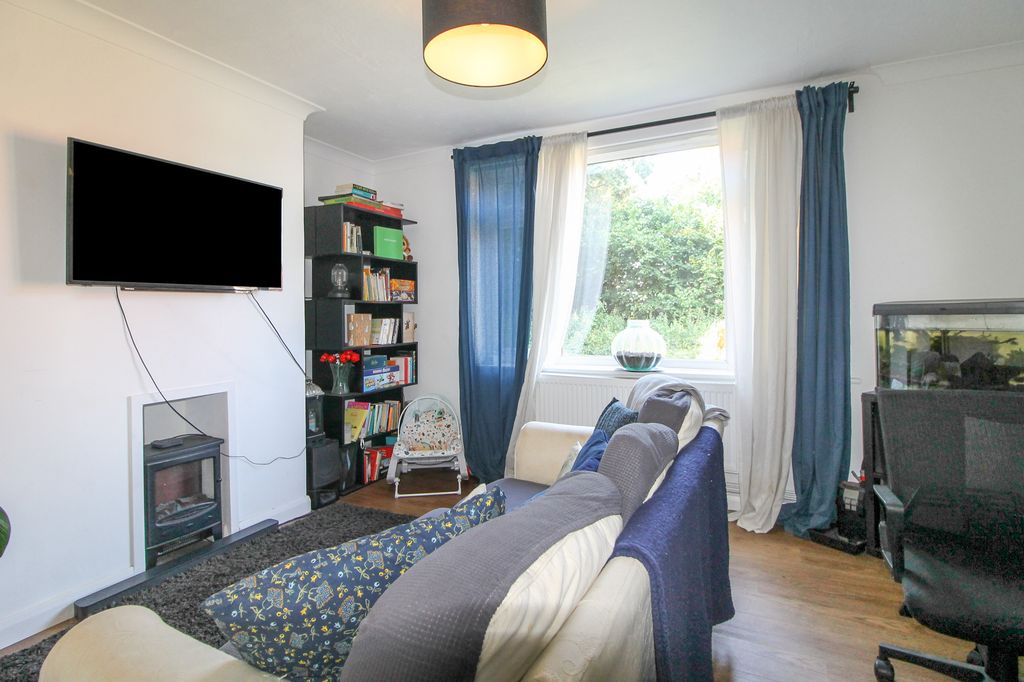 Property photo 2 of 9