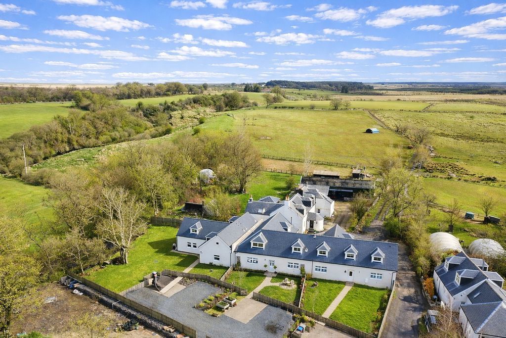 Property photo 2 of 35 Photo 36