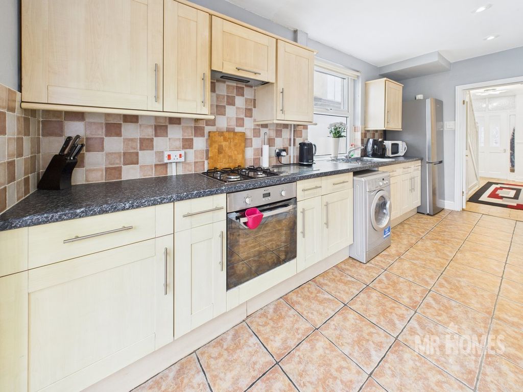 Property photo 3 of 34