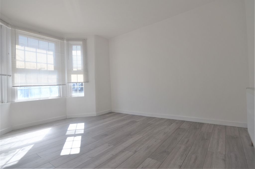 Property photo 3 of 10 Lounge