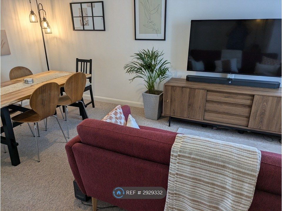 Property photo 2 of 8 Lounge