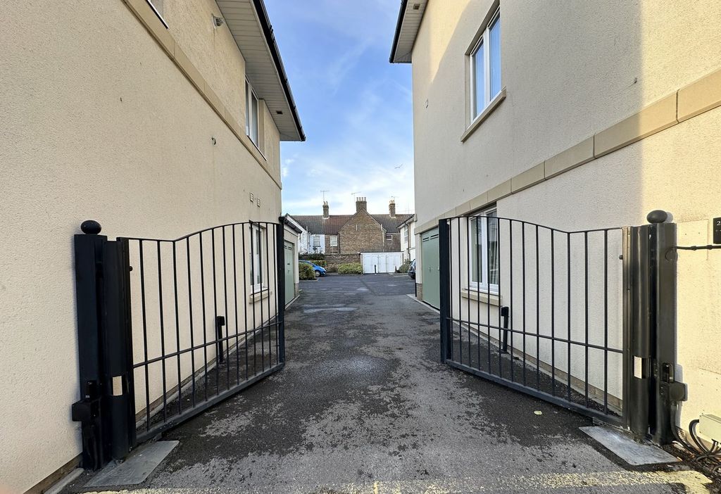 Property photo 3 of 23