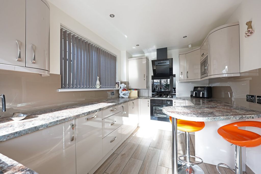 Property photo 3 of 24 4881758