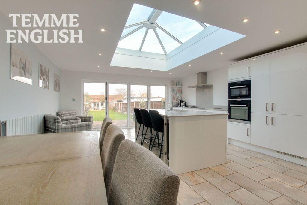 Property photo 3 of 33